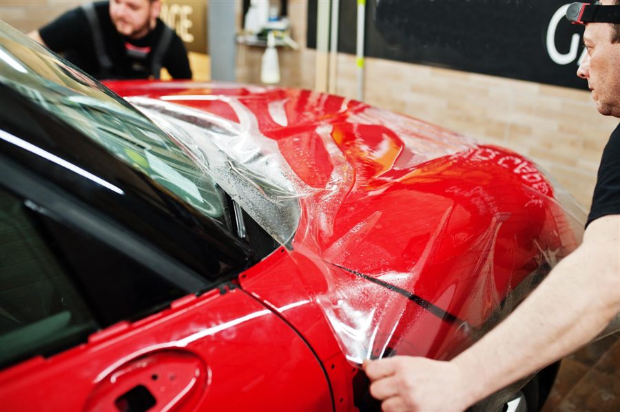 تطبيق فيلم حماية PPF على هيكل السيارة — خدمة 3M Car Care